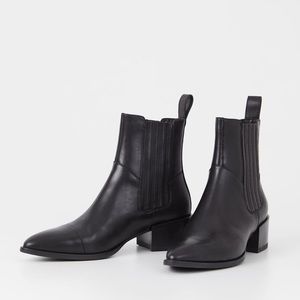New Vagabond Marja pointed toe ankle booties in black leather size 39 eu